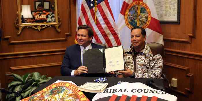 fl governor ron desantis and seminole chief marcellus osceola jr show off new gambling compact