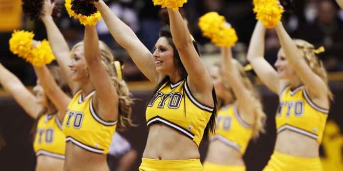 university of wyoming cheerleaders